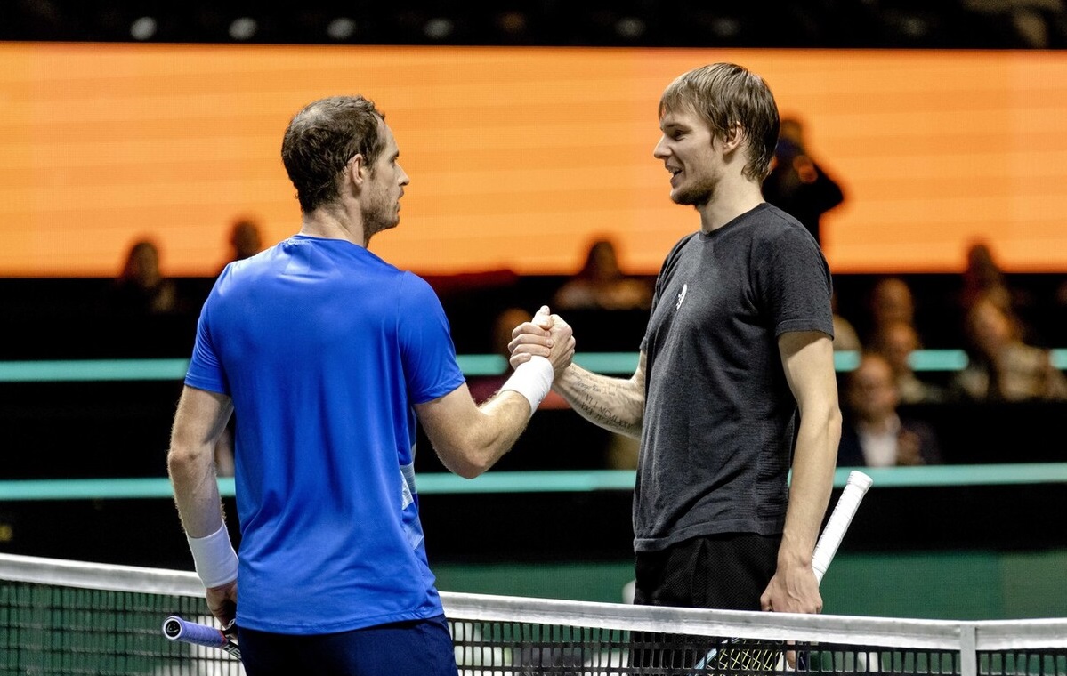 西班牙网球队碾压意大利网球队,穆雷制霸全场的简单介绍 西班牙网球队碾压意大利网球队,穆雷制霸全场的简单介绍