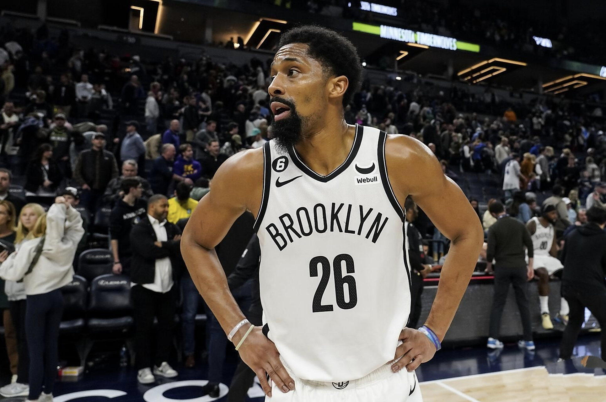 黄蜂险胜篮网,米切尔爆发神勇 黄蜂险胜篮网,米切尔爆发神勇