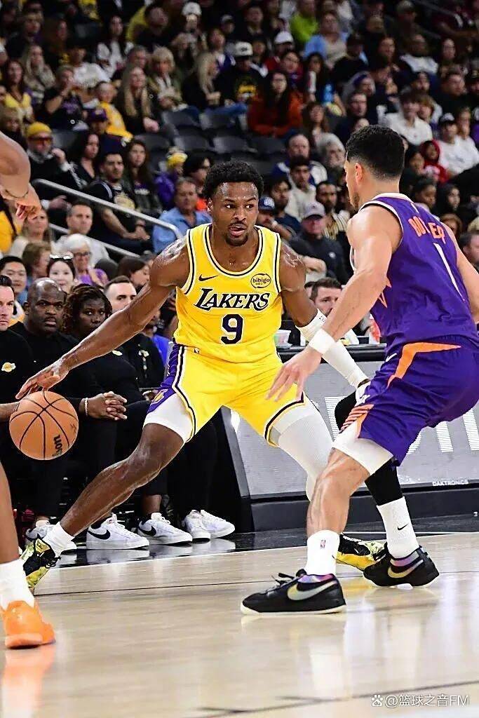 尼克斯血洗湖人,布克高光表现 尼克斯血洗湖人,布克高光表现