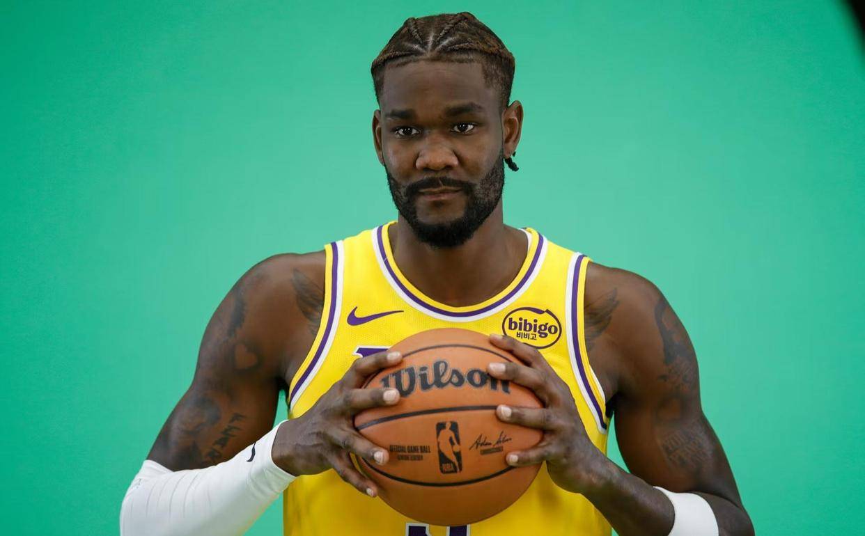 尼克斯血洗湖人,布克高光表现 尼克斯血洗湖人,布克高光表现