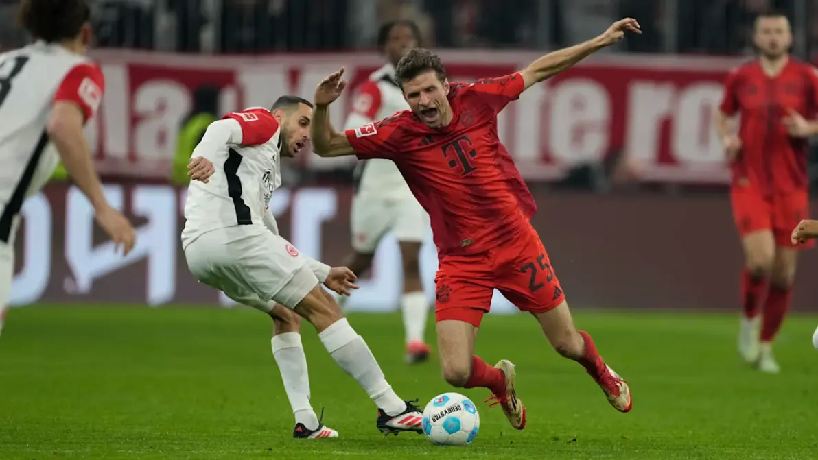 拜仁慕尼黑客场完胜法兰克福,领跑德甲的简单介绍 拜仁慕尼黑客场完胜法兰克福,领跑德甲的简单介绍