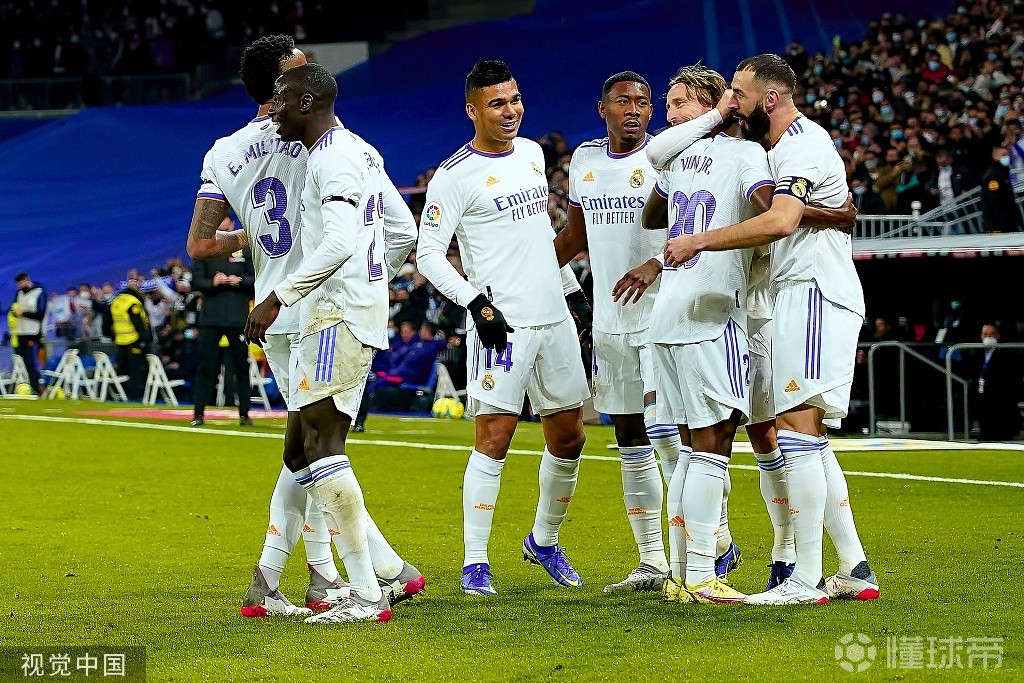 都灵两球完胜，继续保持半程赛首的位置的简单介绍