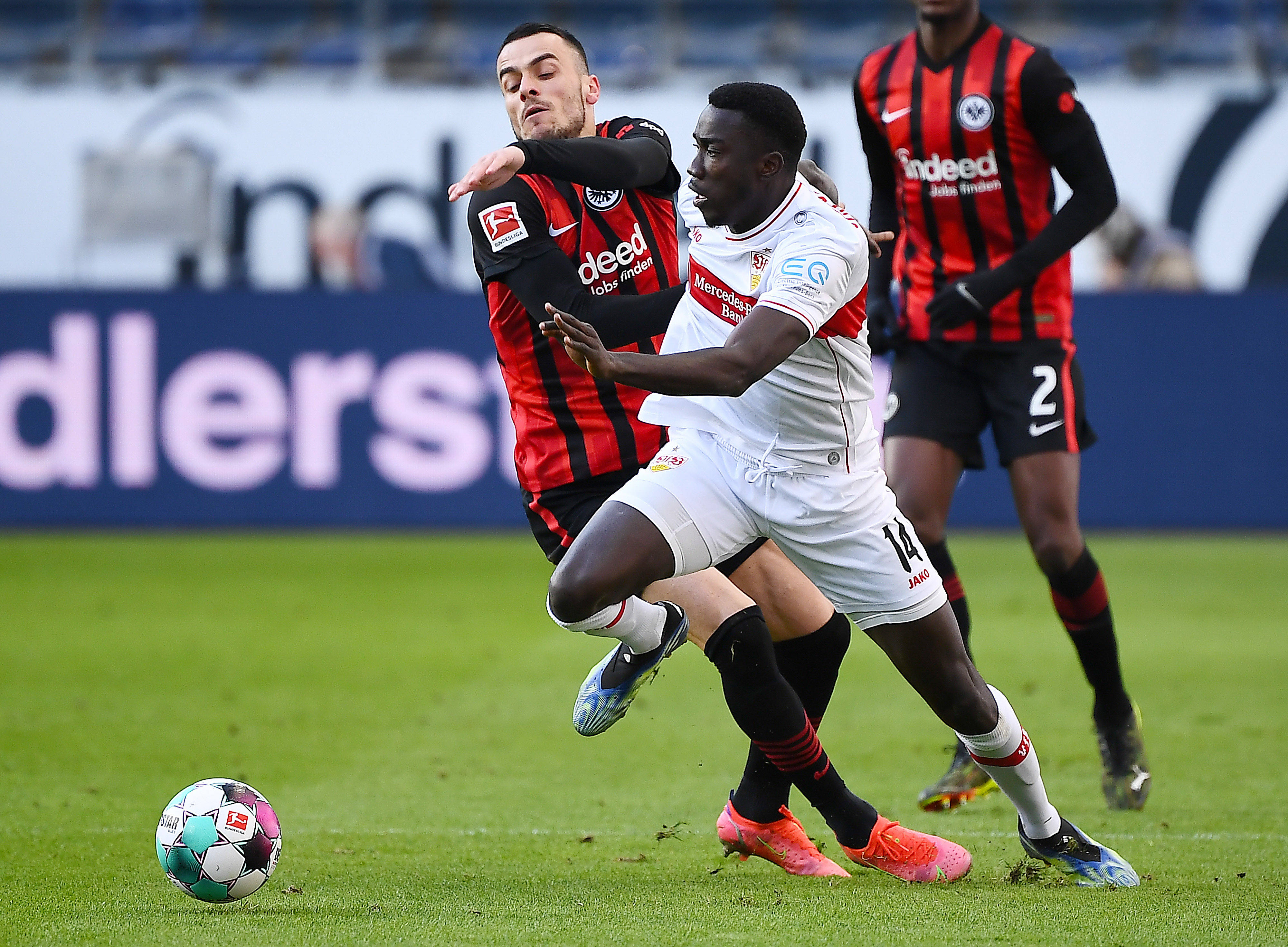 法兰克福队在比赛中展现出色的防守