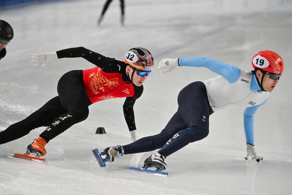 包含加拿大选手成功晋级短道速滑比赛决赛的词条