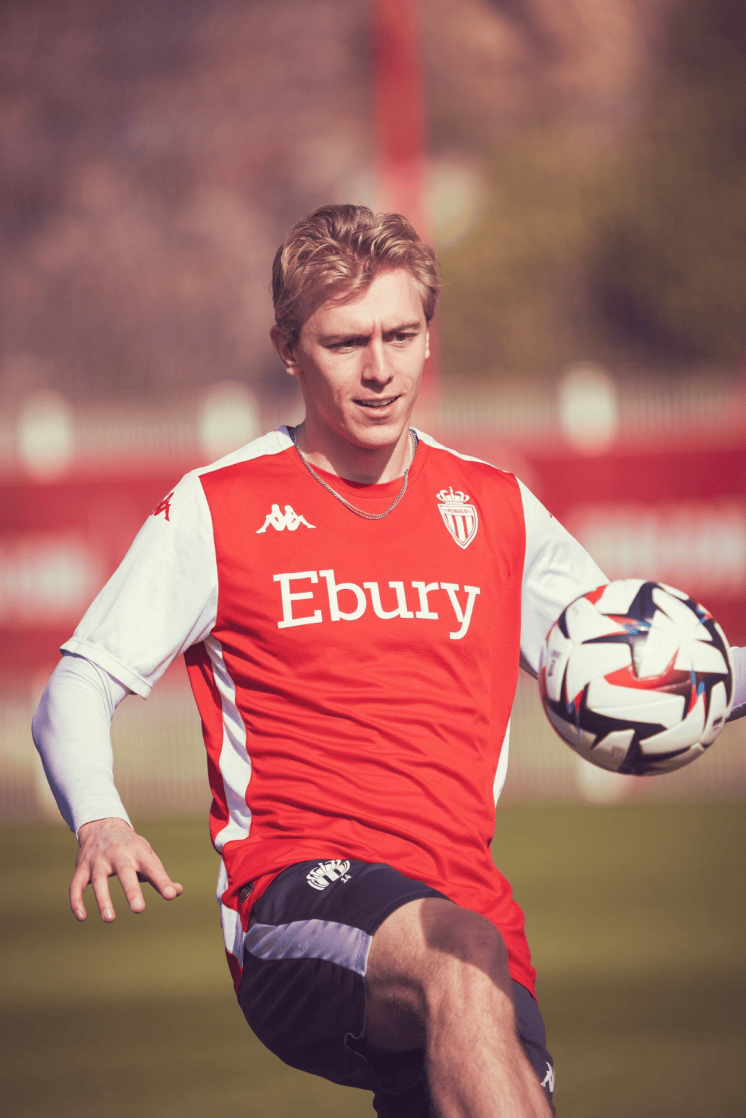 图卢兹球员获得年度最佳新秀奖,备受瞩目 图卢兹球员获得年度最佳新秀奖,备受瞩目