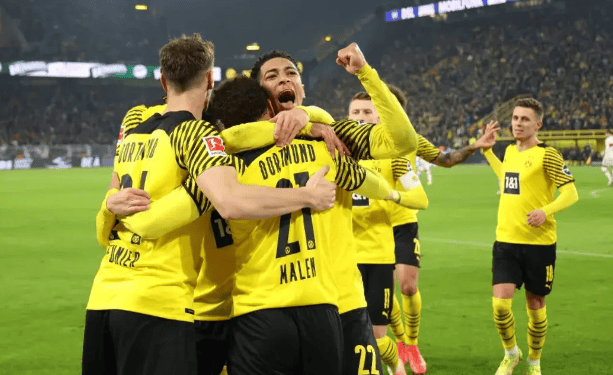 包含多特蒙德发挥出色，凭借团队努力获得胜利的词条