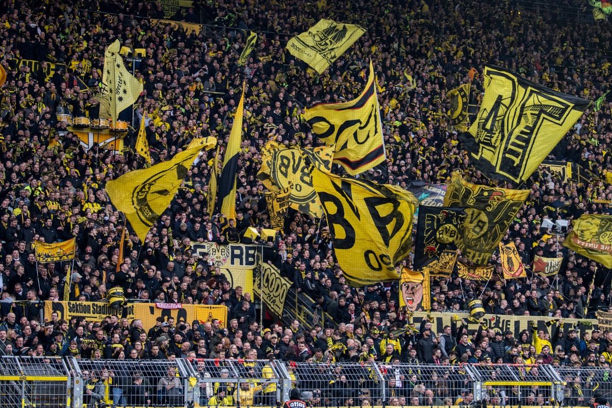 包含多特蒙德发挥出色，凭借团队努力获得胜利的词条