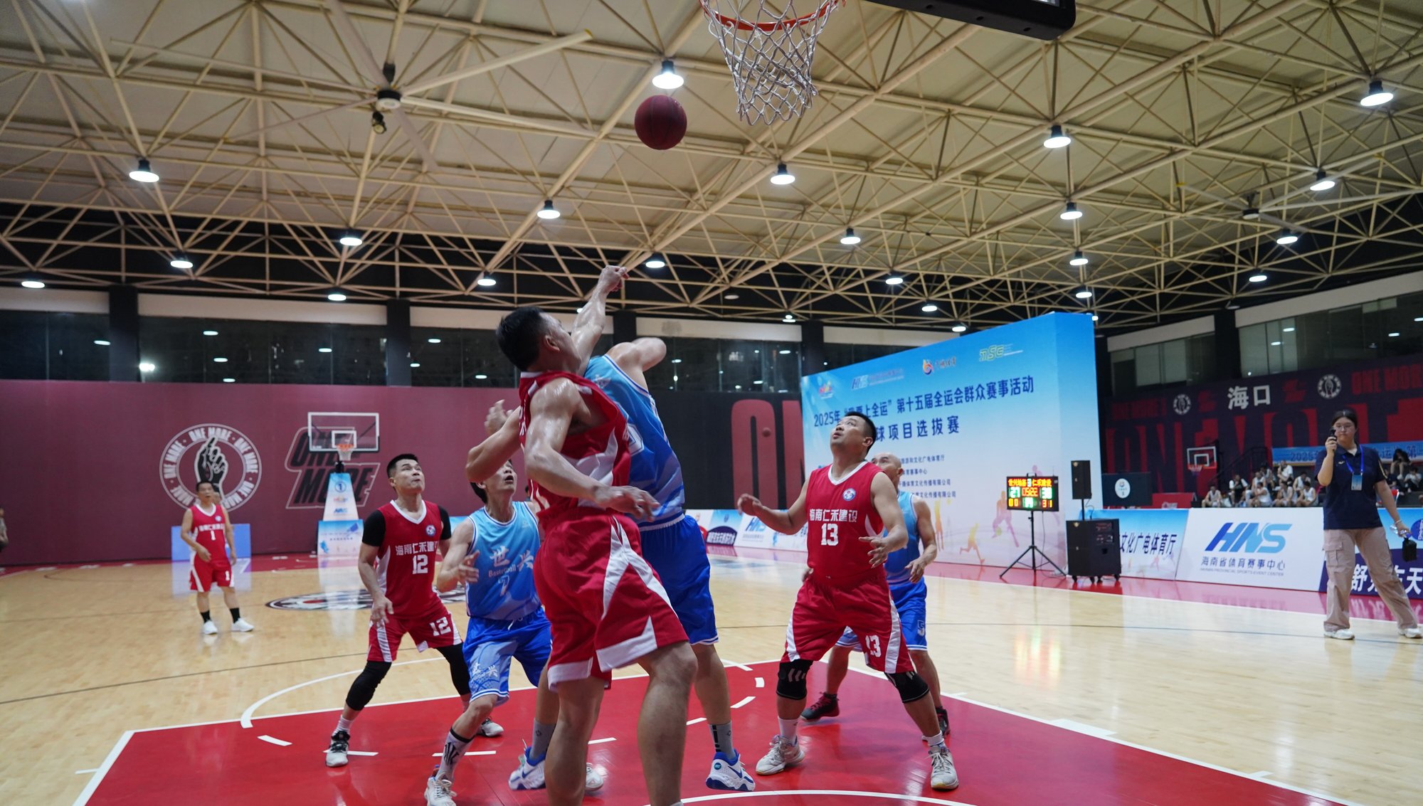 世界篮球赛事拉开帷幕，球员们全面备战