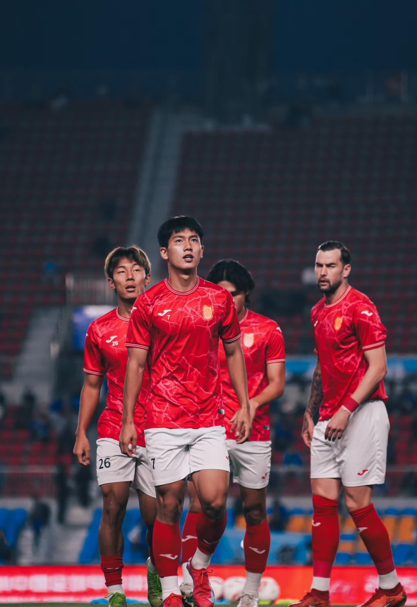 关于新一代球星崭露头角，向传统强队发起挑战的信息