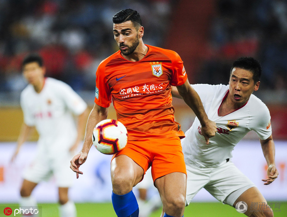 山东鲁能大胜对手，豪取胜利卫冕冠军