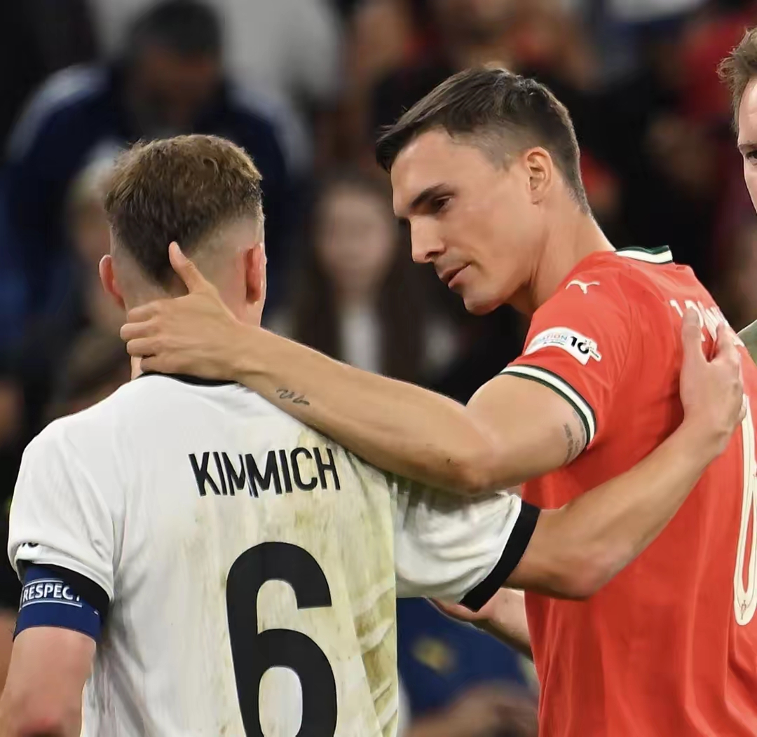 包含小组赛紧张开战，希腊出人意料战胜葡萄牙的词条