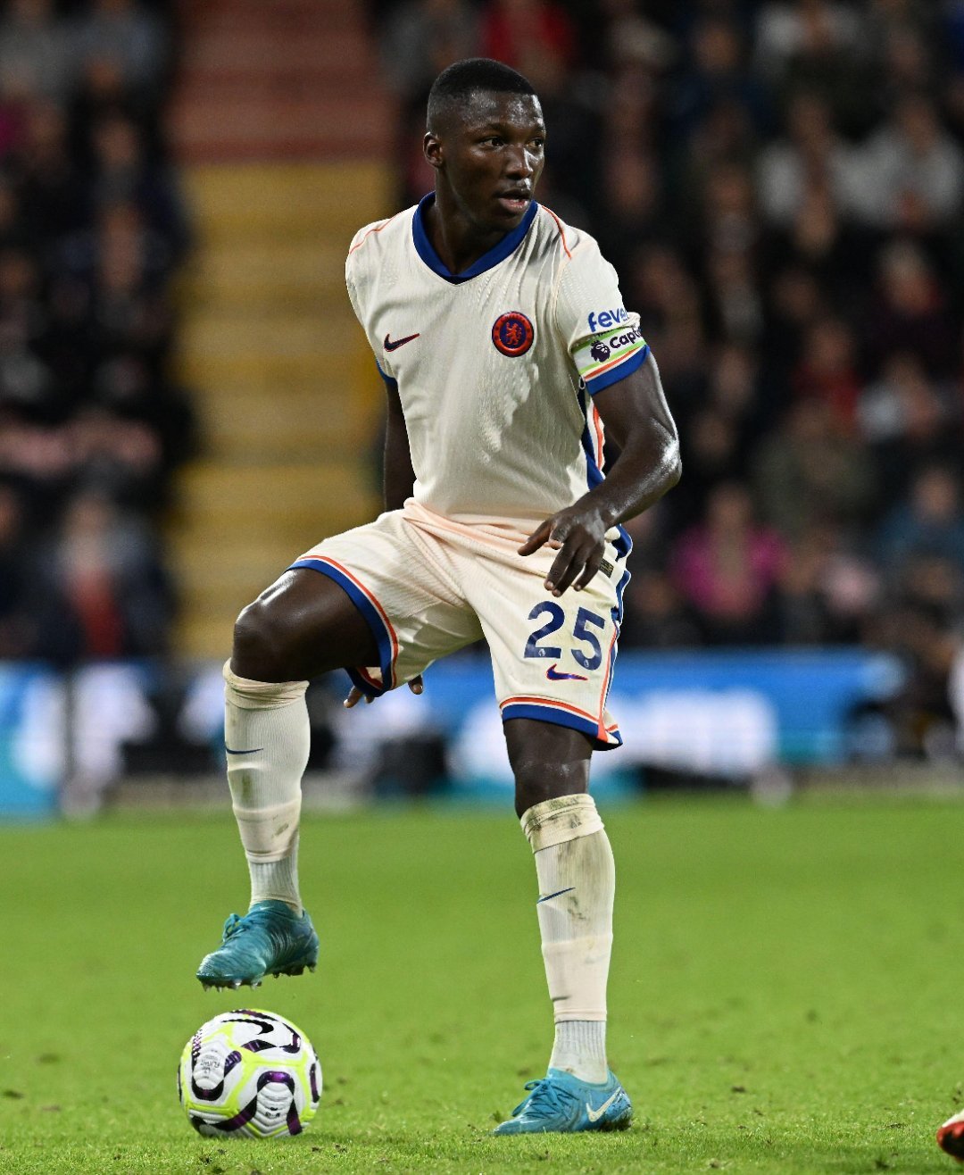 切尔西在主场战胜了西汉姆联，领先积分榜