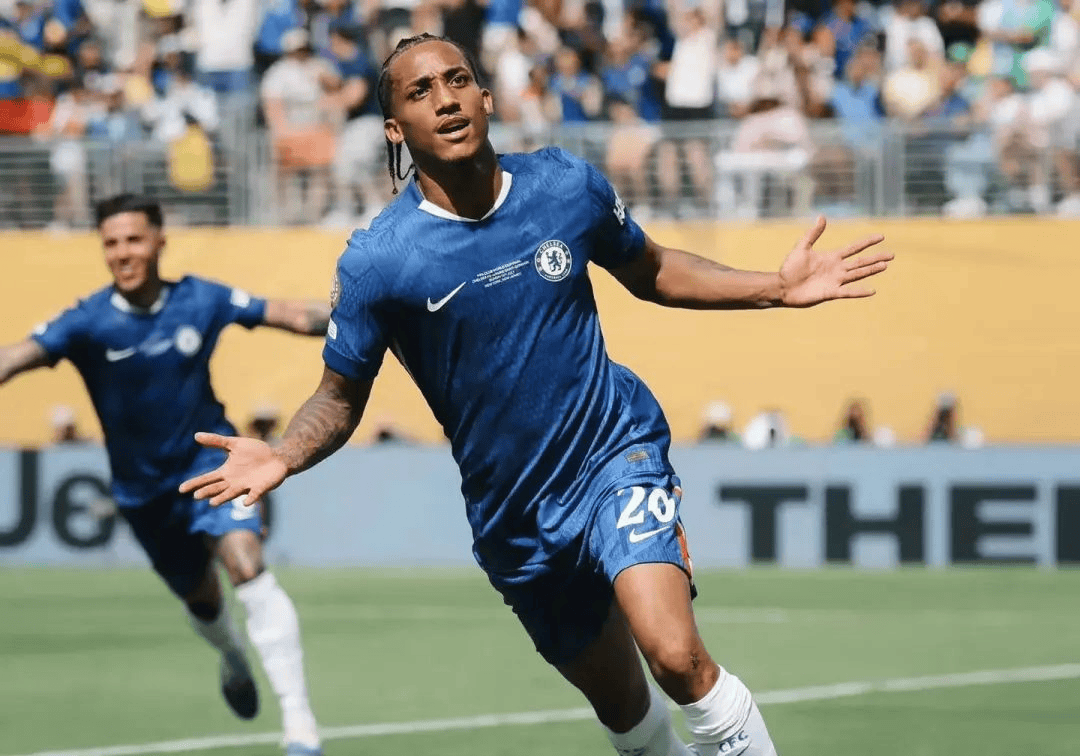 切尔西在主场战胜了西汉姆联，领先积分榜