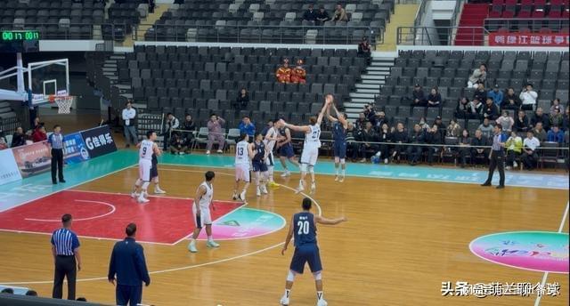 四川男篮外线火力全开，轻取对手