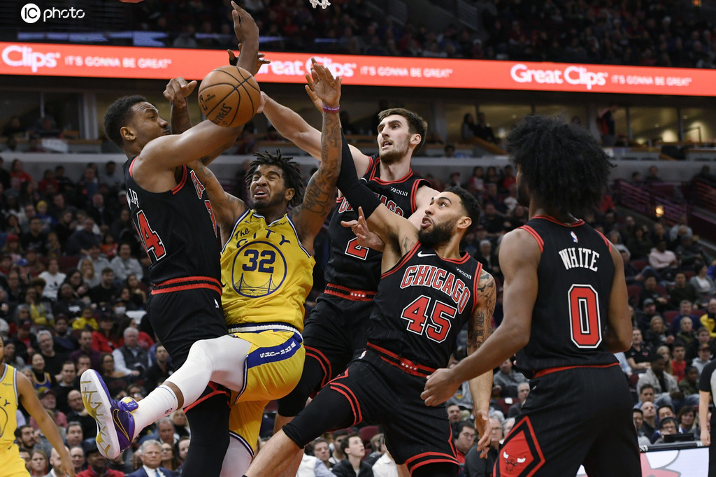 西班牙男篮逆转公牛，拉文三分雨点燃全场的简单介绍