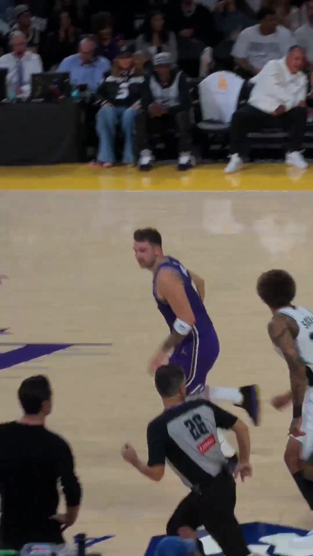 关于太阳碾压国王，东契奇扛起全队的信息