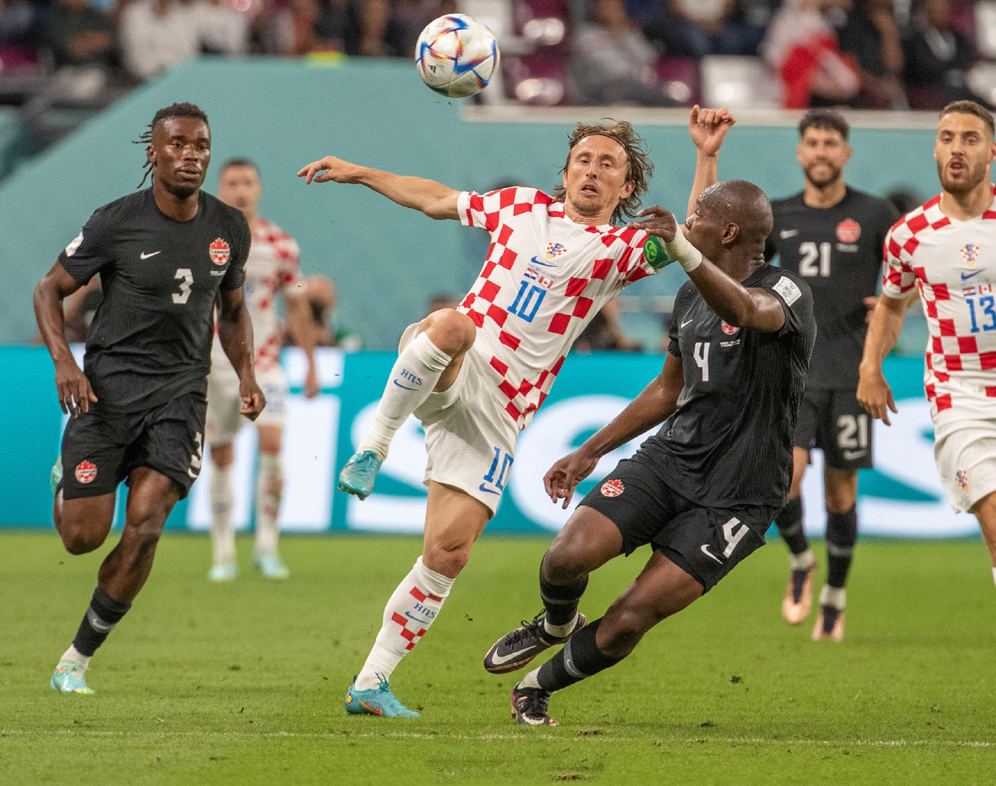 克罗地亚完胜巴西，皮克点燃赛场