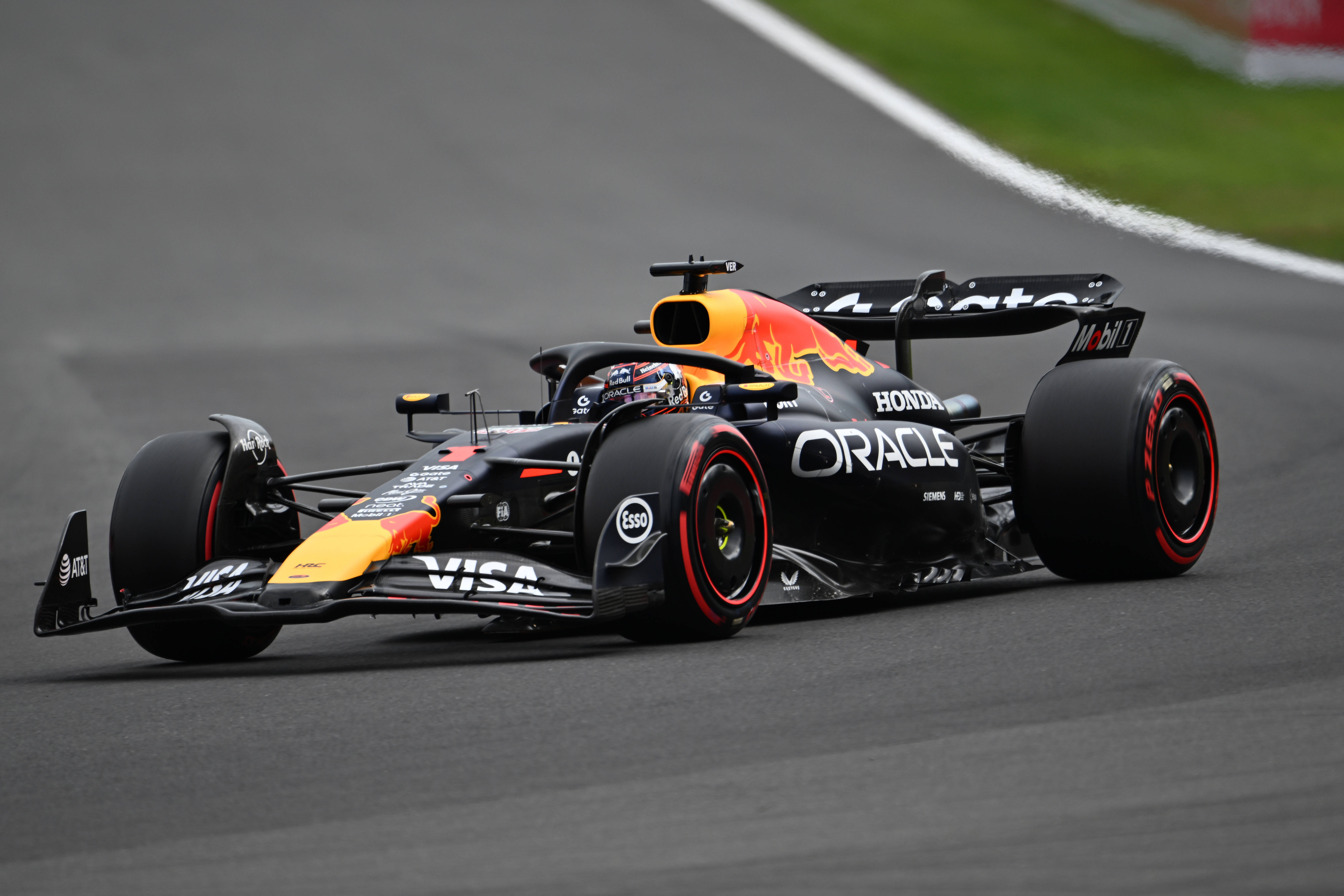 关于红牛车队力克阿斯顿马丁，勒克莱尔关键制胜的信息