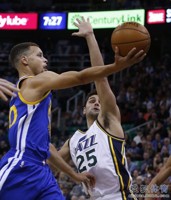 福建队完胜爵士,库里关键制胜 福建队完胜爵士,库里关键制胜