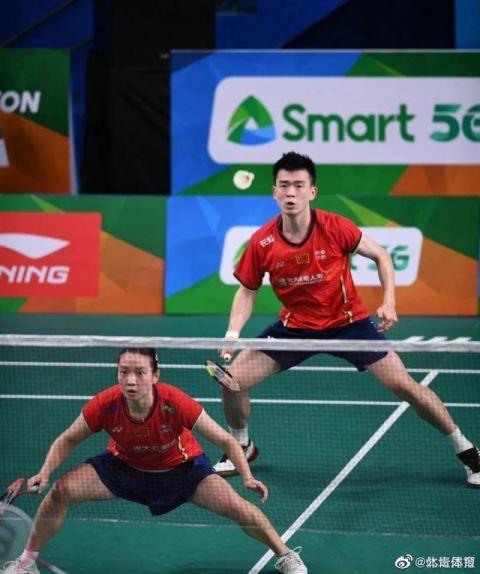 韩国队逆转日本队,黄鸭组合点燃赛场 韩国队逆转日本队,黄鸭组合点燃赛场