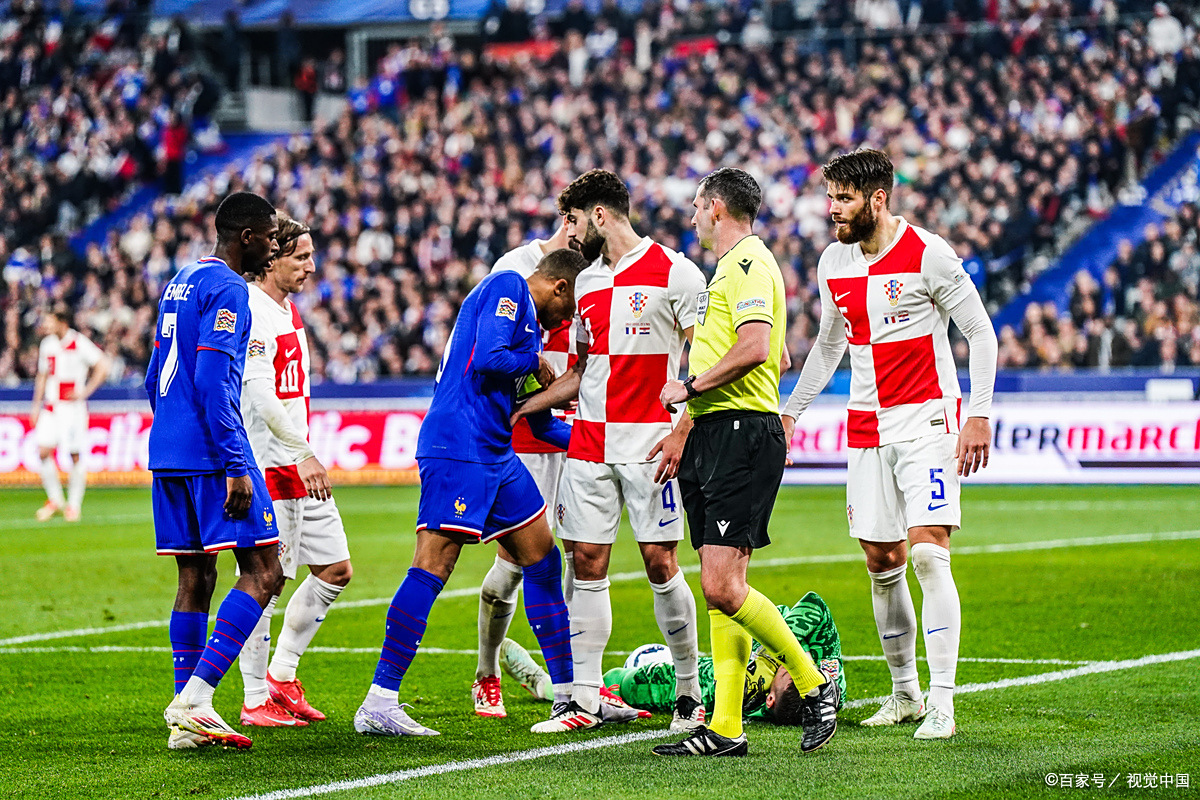 法国队完胜印度队，黄鸭组合统治全场的简单介绍