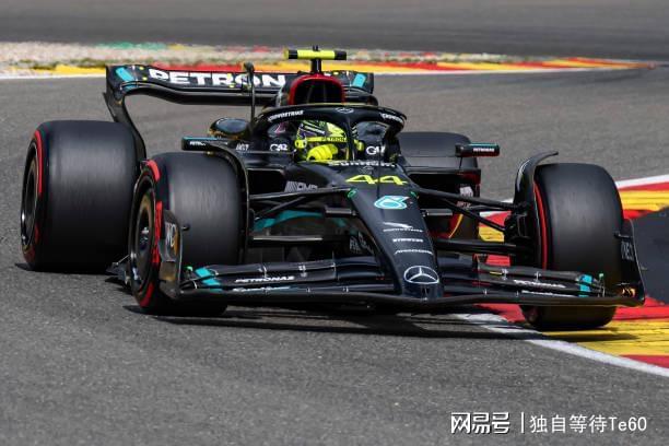 红牛车队鏖战梅赛德斯，汉密尔顿带队取胜的简单介绍