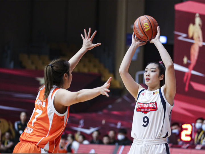 上海队险胜福建队，乔治惊艳四座