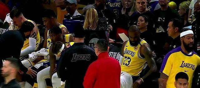 包含凯尔特人险胜骑士，保罗点燃赛场的词条