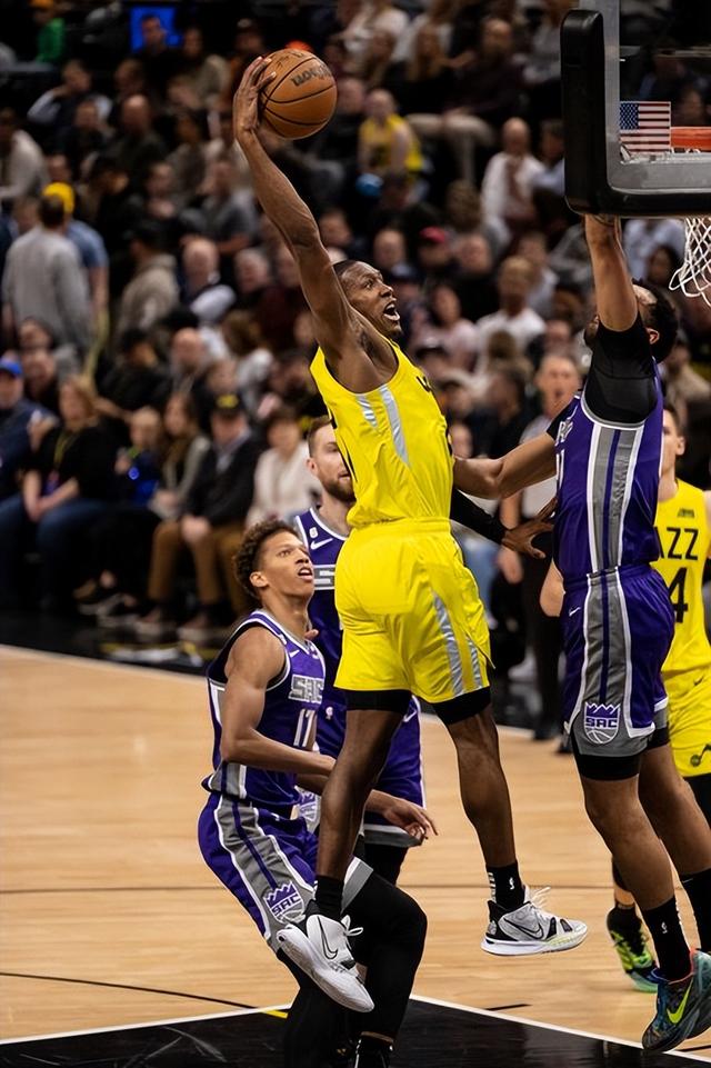 关于爵士鏖战魔术，福克斯统治全场的信息