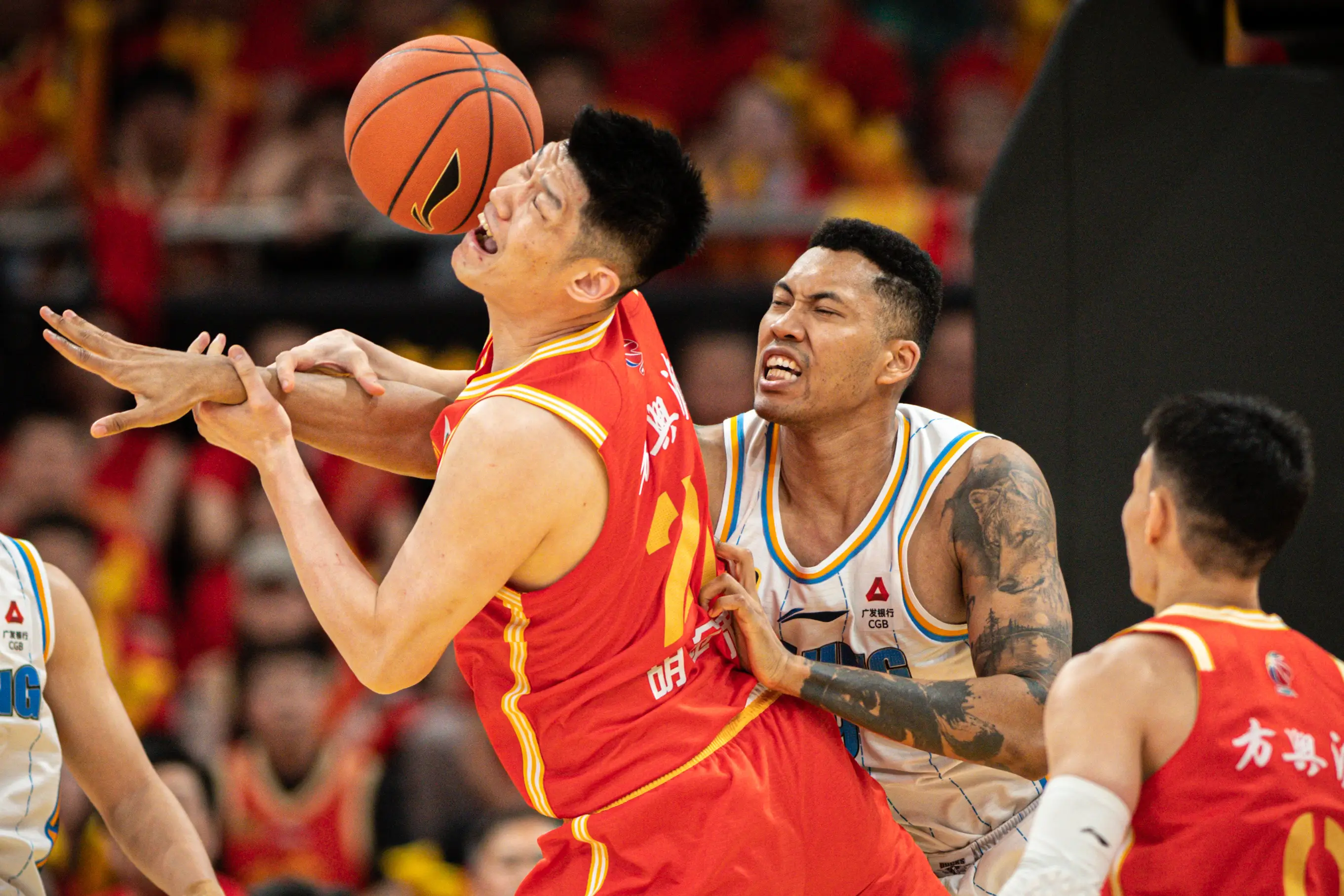 山东队险胜上海队，孙铭徽刷新纪录