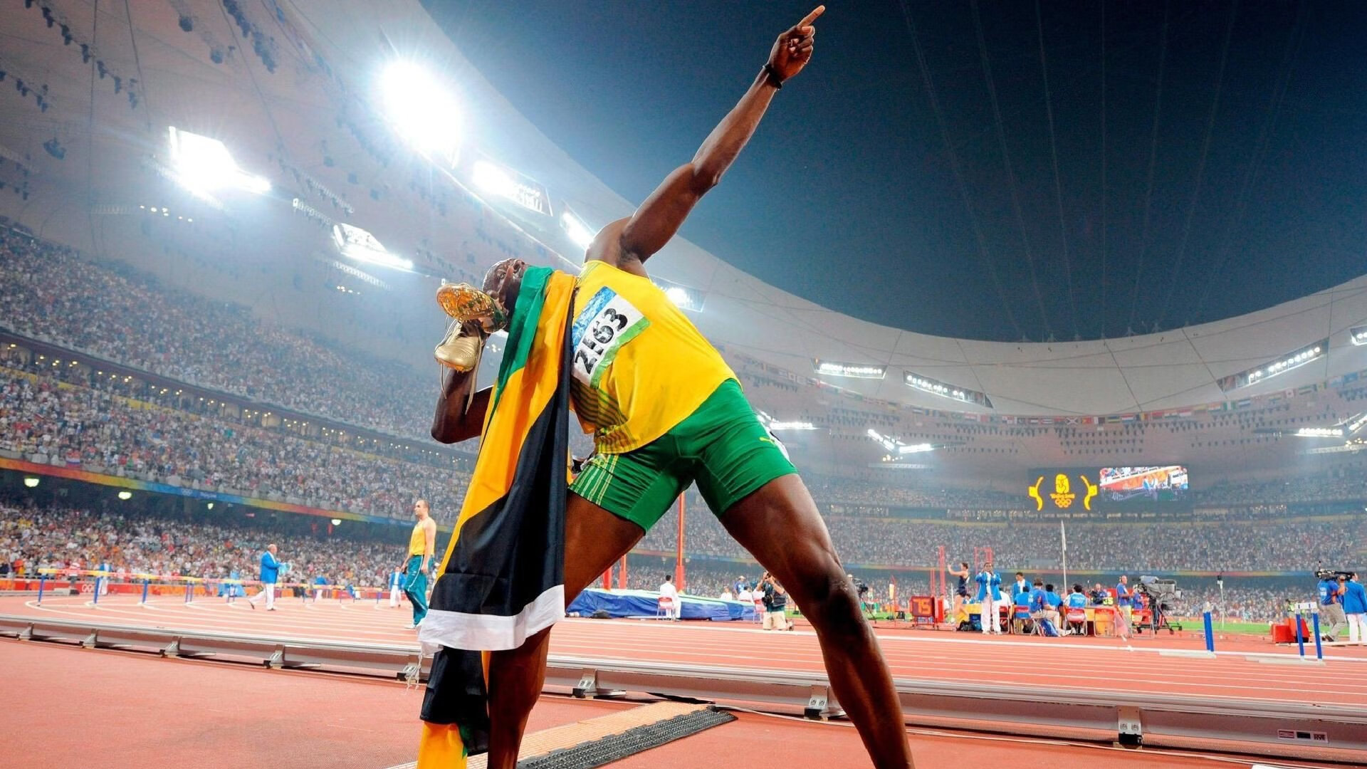 开云下载-红潮东征，利物浦横扫日本背后的战术密码与卡马文加的压制级艺术