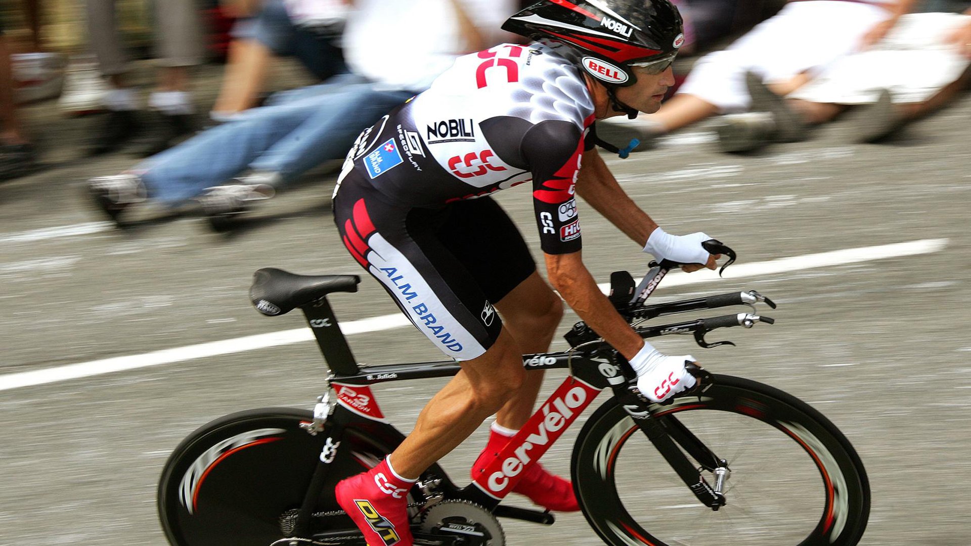 开云平台-抢七生死局，勇士窒息式防守强压鹈鹕，库里关键三分定江山